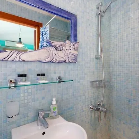 Apartment Tiny House With A Pool *