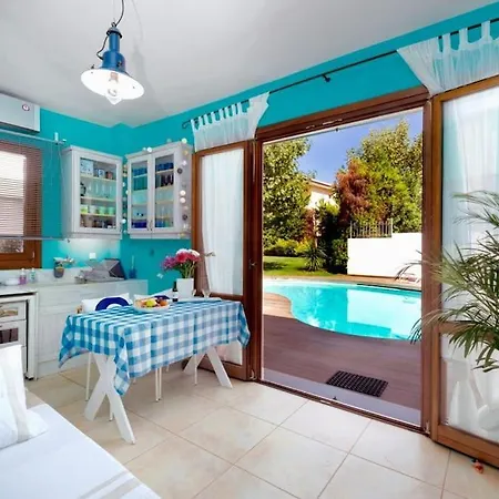 Tiny House With A Pool *