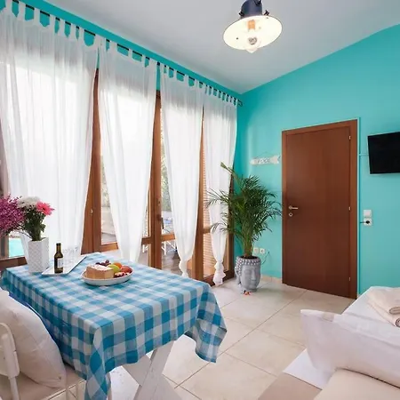 Tiny House With A Pool * Athens